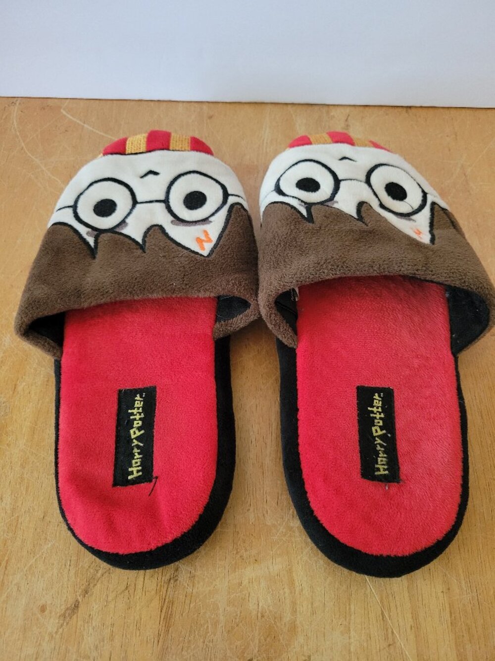 Harry Potter Hogwarts Slippers Small/Medium Women's 6-9/M 5-8
